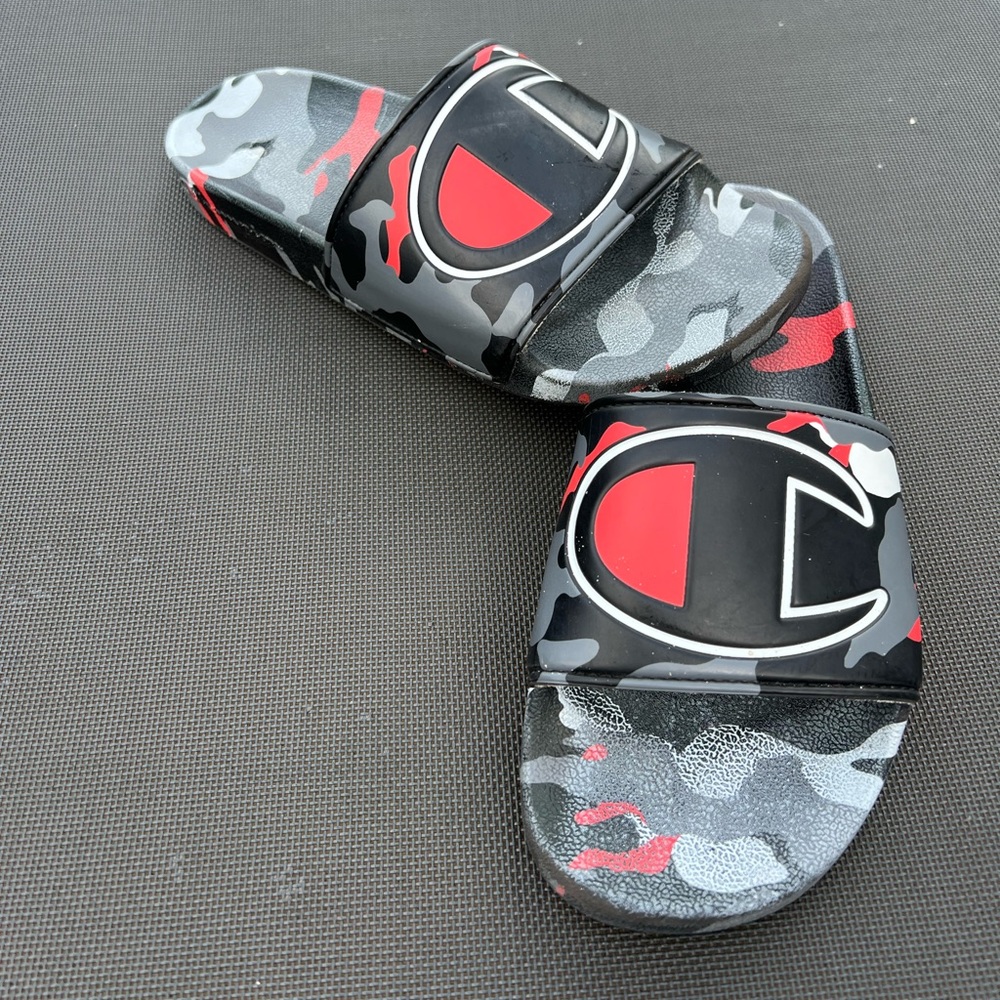 Champion youth sandal red white black grey size 6y